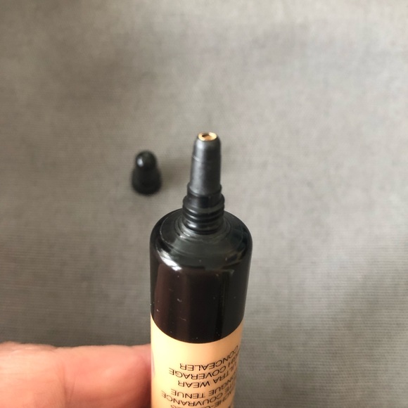 TEINT IDOLE ULTRA WEAR CAMOUFLAGE CONCEALER: 370 Bisque W - Picture 3 of 3